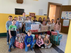 Mehr über den Artikel erfahren VS KALWANG – KINDER HELFEN KINDER – DIE WEIHNACHTSPÄCKCHENAKTION