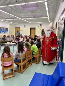 Mehr über den Artikel erfahren VS KAMMERN – BESUCH VOM NIKOLAUS –  DEZEMBER 2025